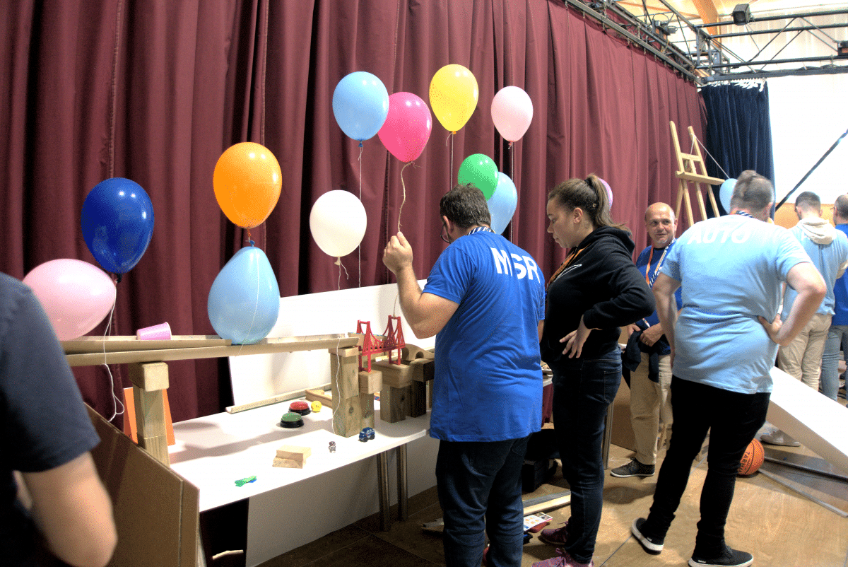 Team building Chain Reaction