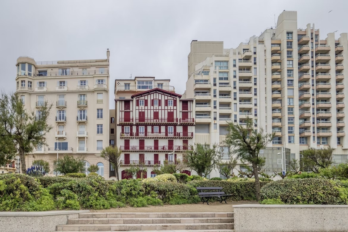 Activité de cohésion dans la ville basque