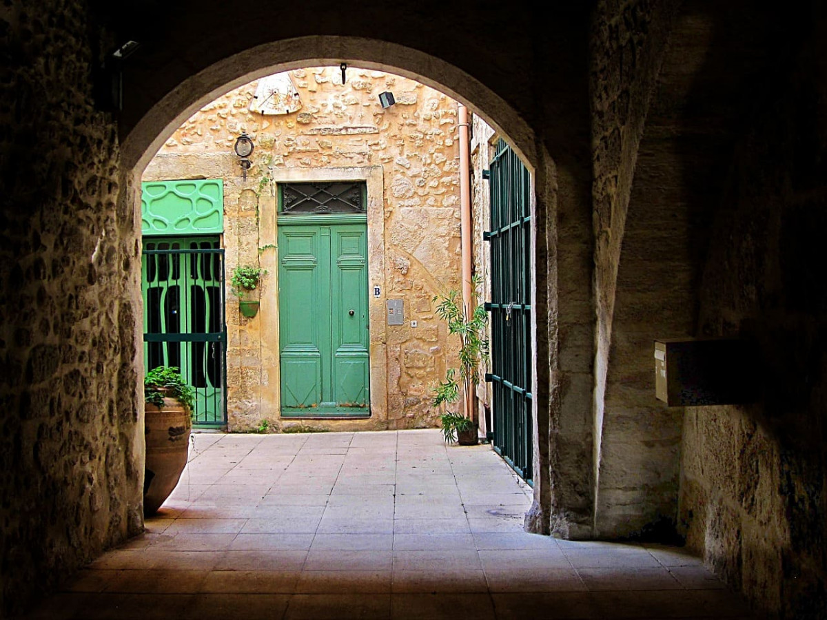Découvrez les petites ruelles de Béziers pour votre team building