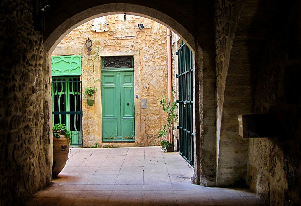 Découvrez les petites ruelles de Béziers pour votre team building