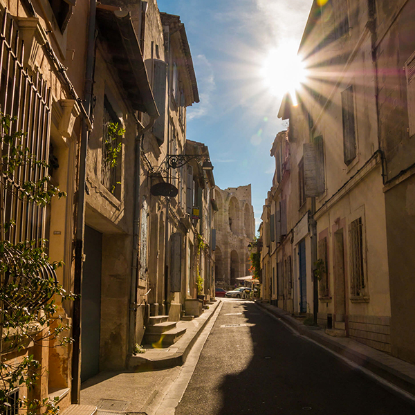 Dans le centre ville de Arles, réalisez une activité de cohésion au cours de votre séminaire