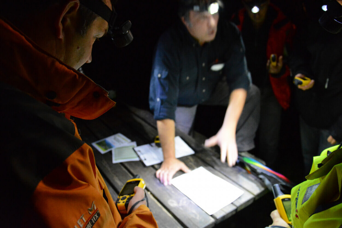 team building orientation en pleine nature en nocturne