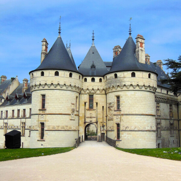 Entrée d'un château de la Loire