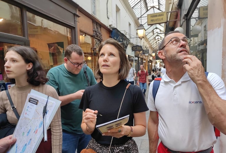 Team building dans les passages couverts de Paris