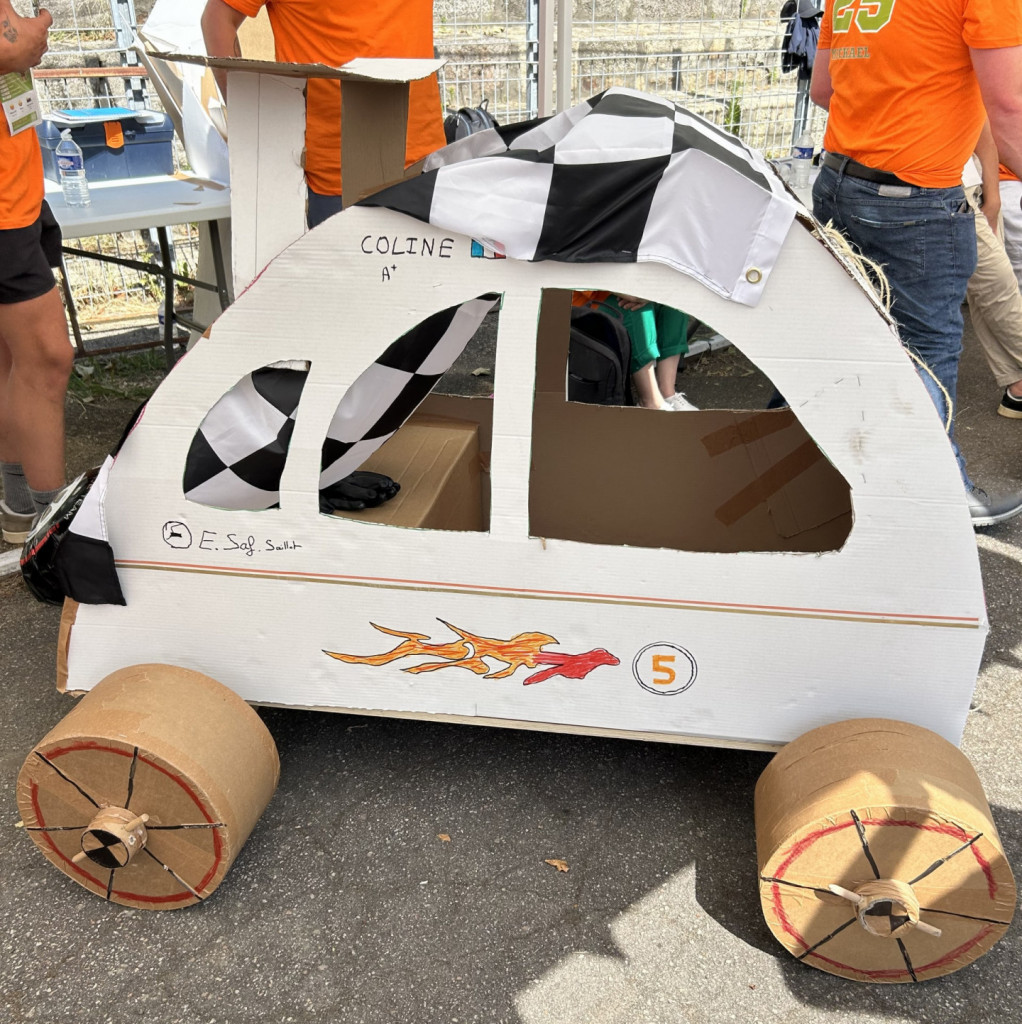 voiture qui cartonne team building de construction